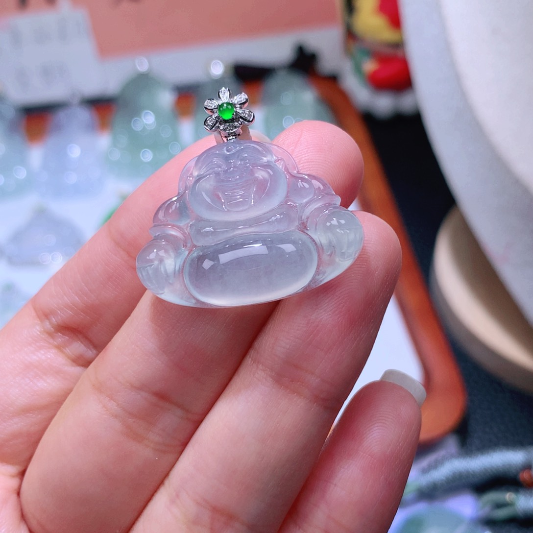 颈饰18K金镶嵌翡翠佛公