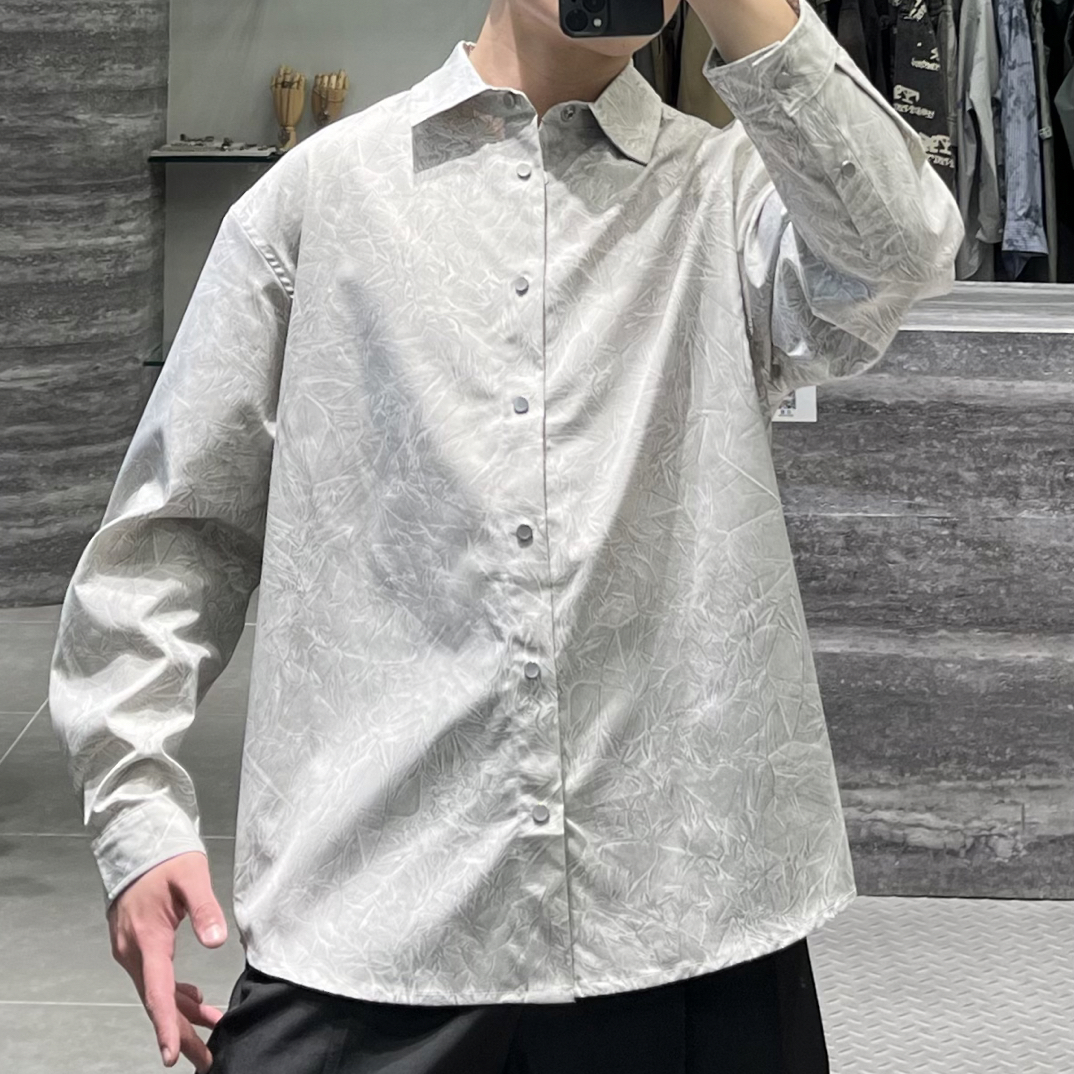 男士秋季黑白经典满印图案宽松尖领贴袋长袖衬衫