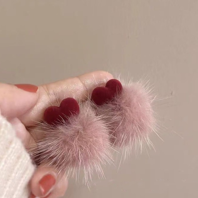 圣诞新年元旦冬季酒红色丝绒心形毛绒球耳环女精致高级感百搭耳钉