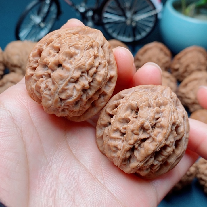 文玩核桃把件牡丹纹38全品