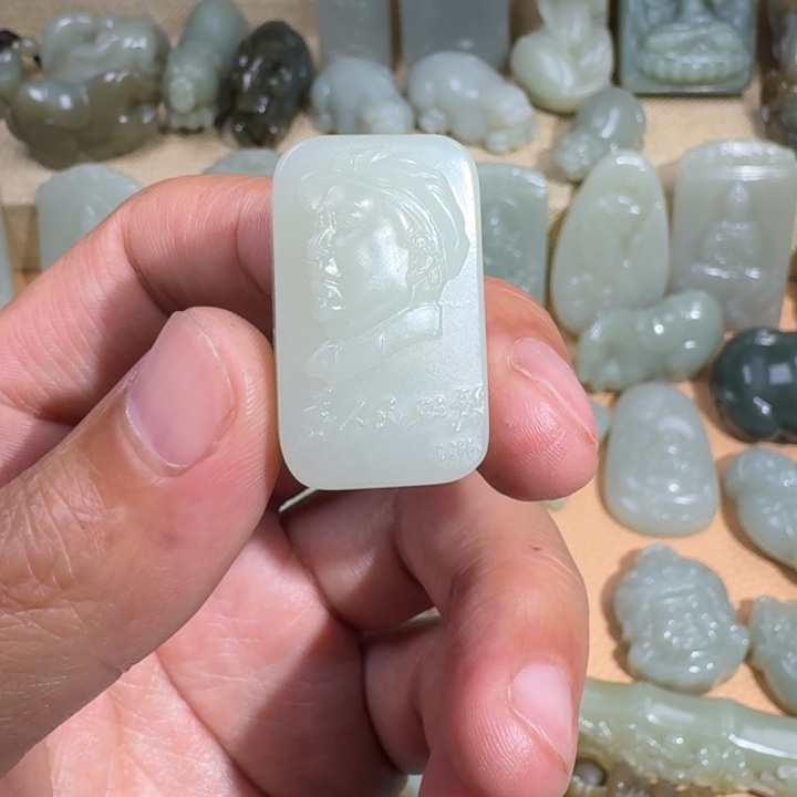 万***河和田玉未镶嵌颈饰