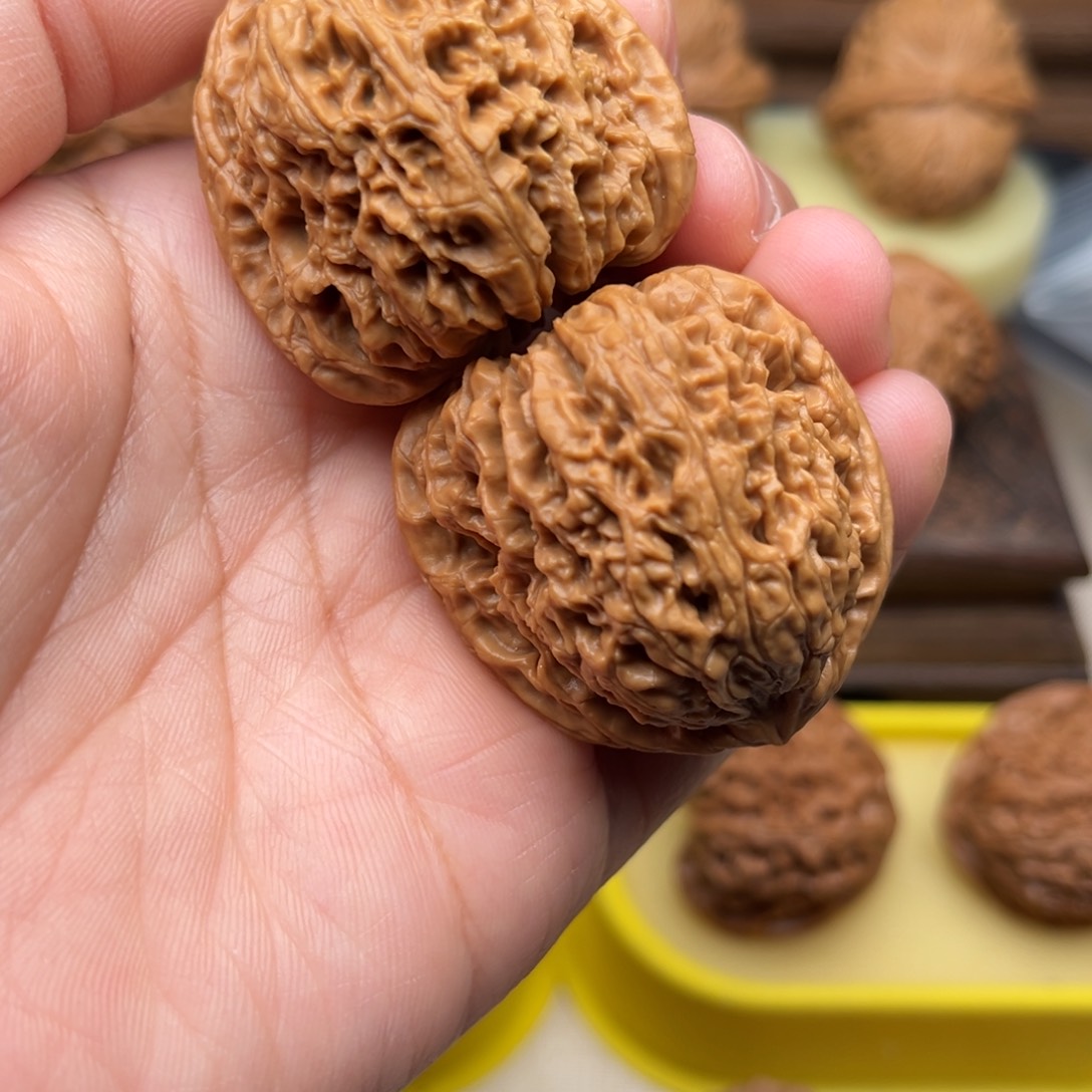 【闪购商品】幸**猪文玩核桃手把件38南疆