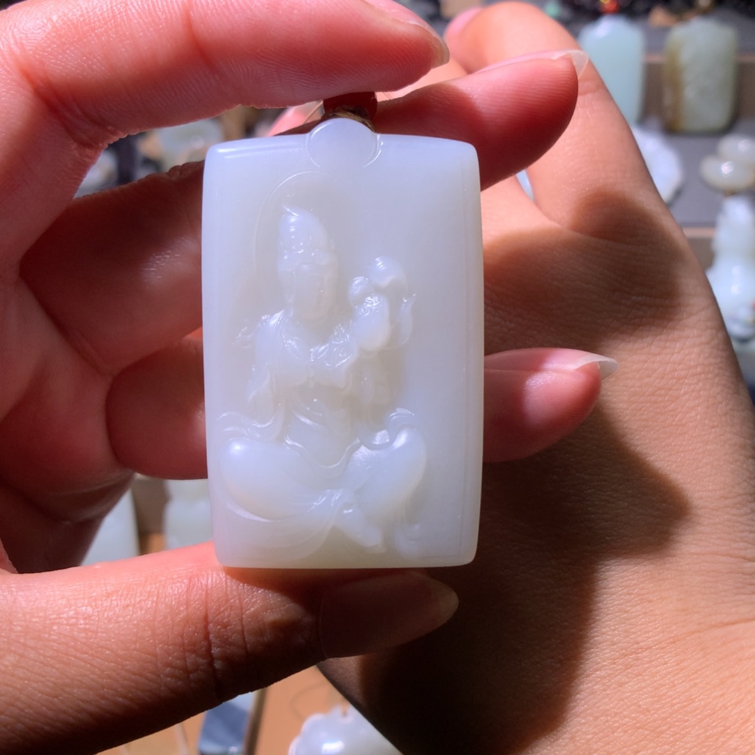 薄***花和田玉未镶嵌颈饰