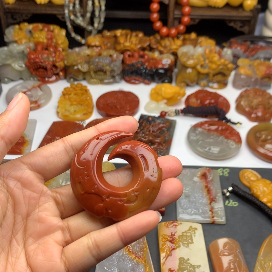 石英质玉（黄龙玉）挂件未镶嵌