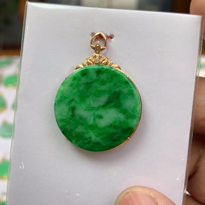 翡翠颈饰18K金镶嵌翡翠