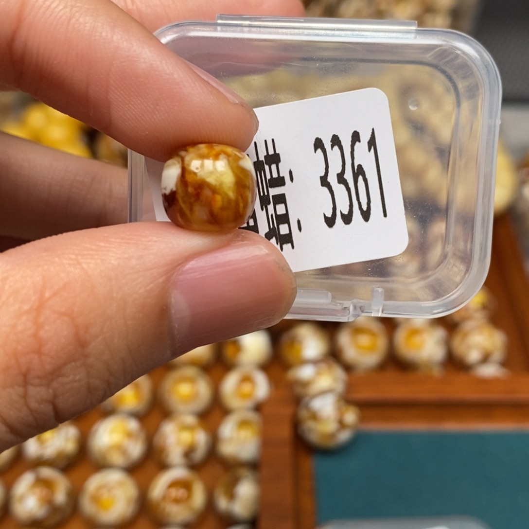 蜜蜡未镶嵌珠宝奇石3361