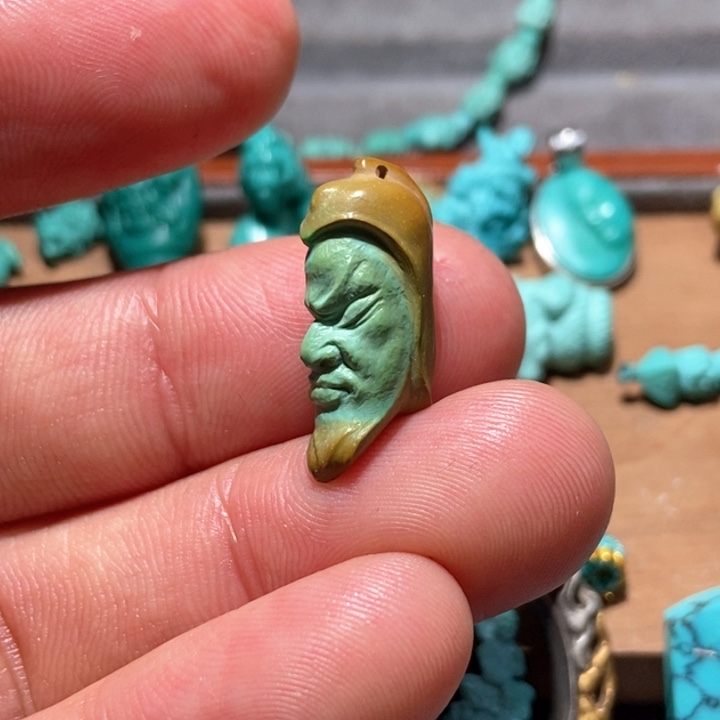 绿松石颈饰未镶嵌