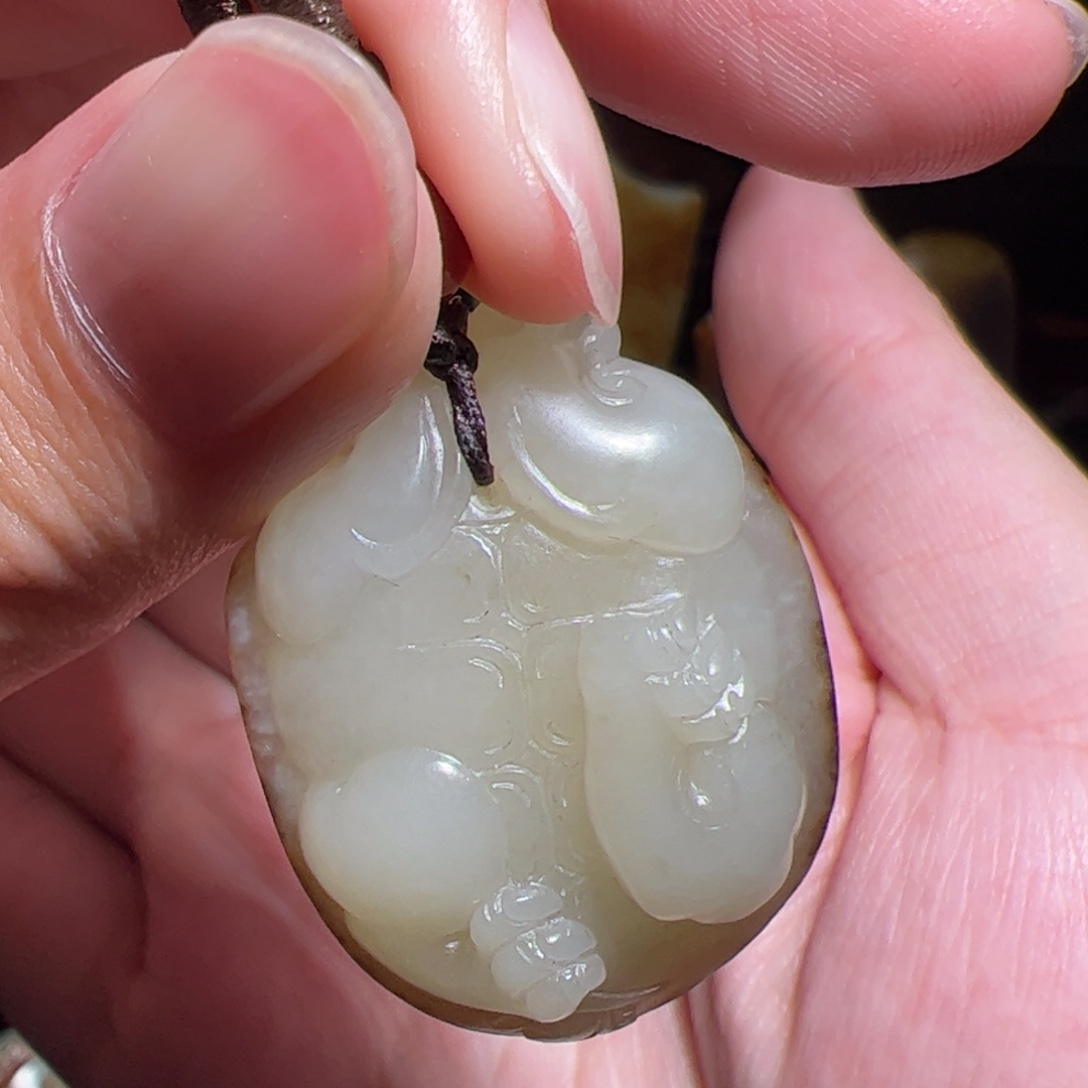 B***y和田玉未镶嵌挂件