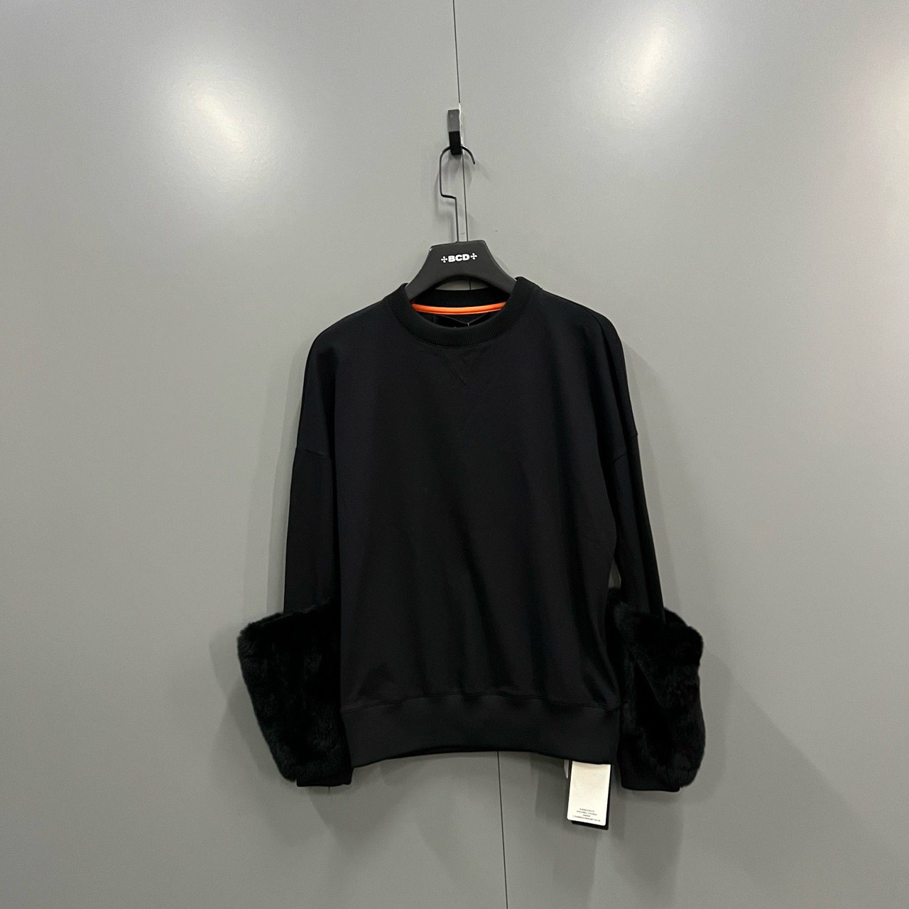 zz7 黑色拼接毛袖卫衣 XS码/013050