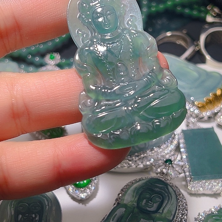 翡翠颈饰未镶嵌666778888,