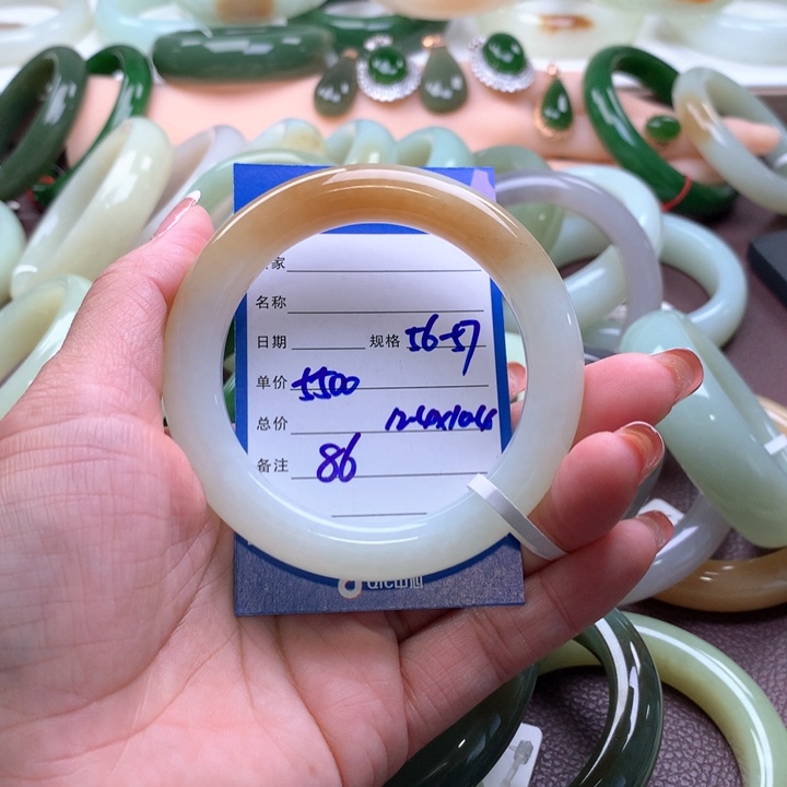 和田玉未镶嵌手镯何**芳