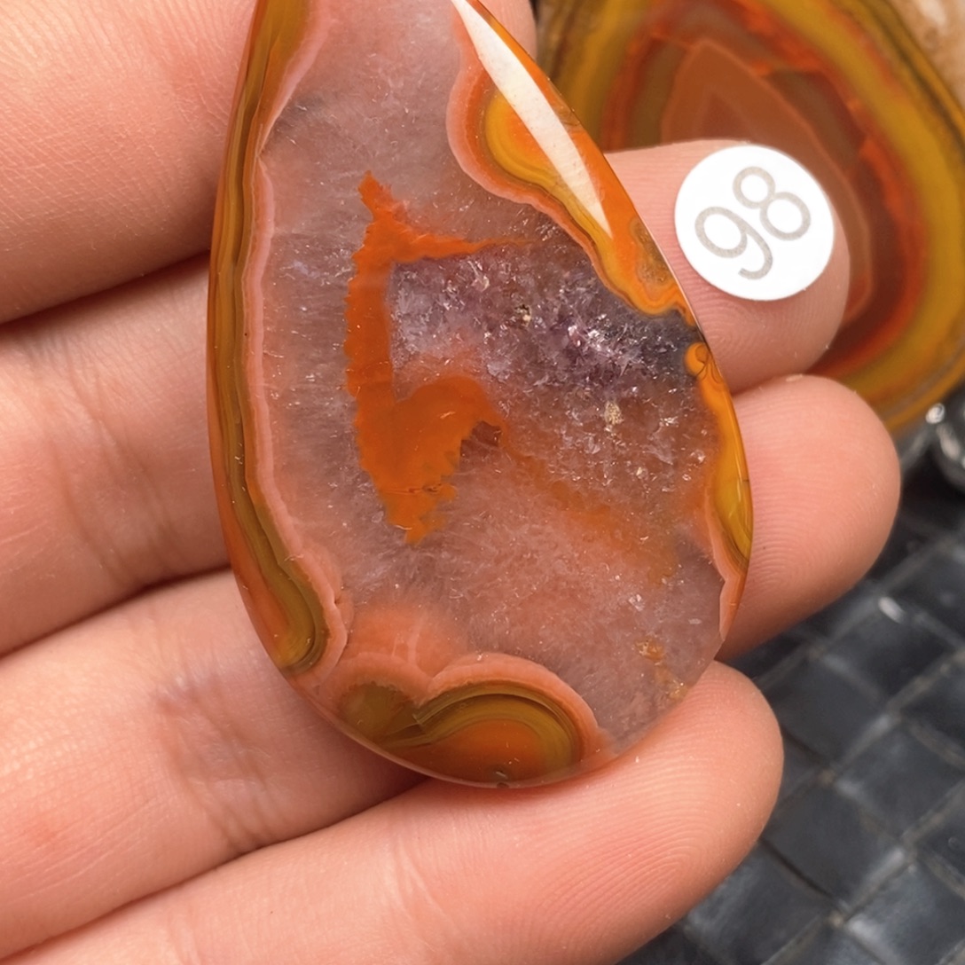 朱***妈玛瑙/玉髓未镶嵌颈饰吊坠