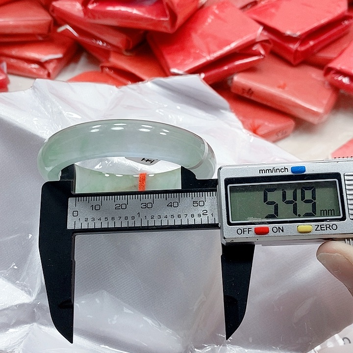 翡翠手镯未镶嵌8                 