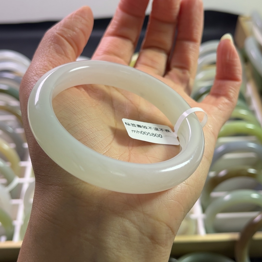 和田玉未镶嵌手镯57.5圈