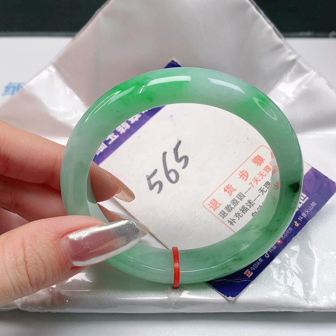 翡翠手镯未镶嵌翡翠手镯
