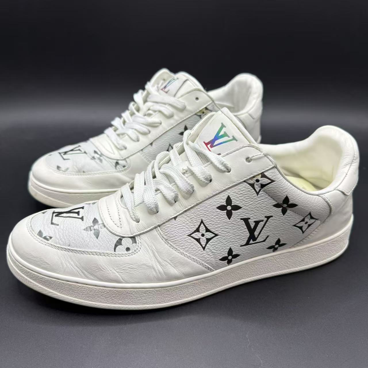 95新 LouisVuitton/路易威登 男士白色老花满印板鞋42欧码 ca255t