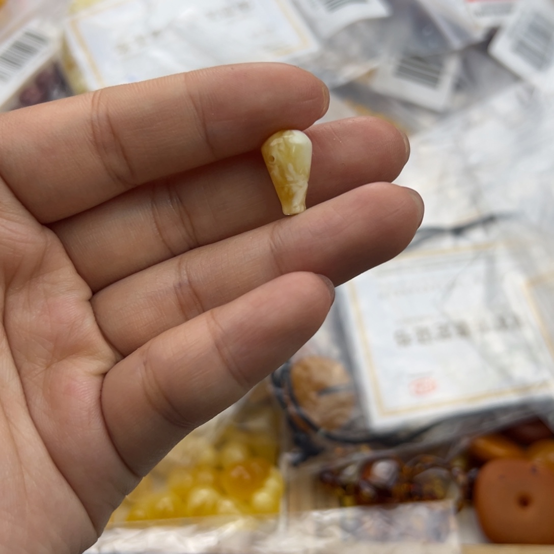 琥珀珠宝奇石未镶嵌