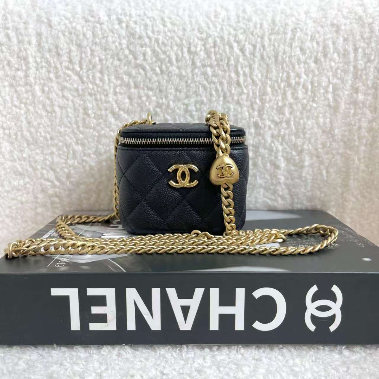 99新 Chanel/香奈儿 爱心金球盒子包/64387697/12期免息/代卖服务