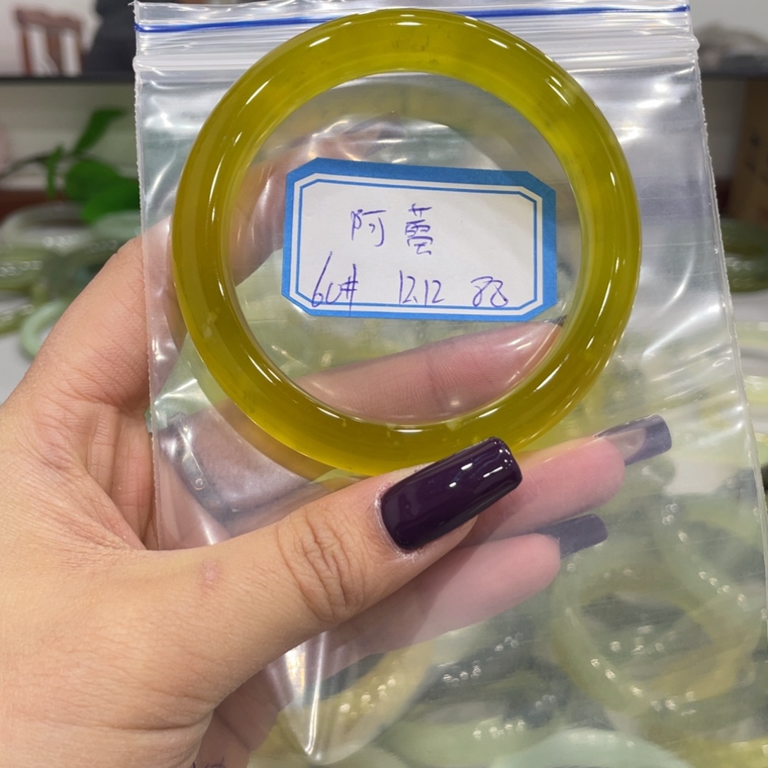 阿***蕾蛇纹石玉未镶嵌手镯