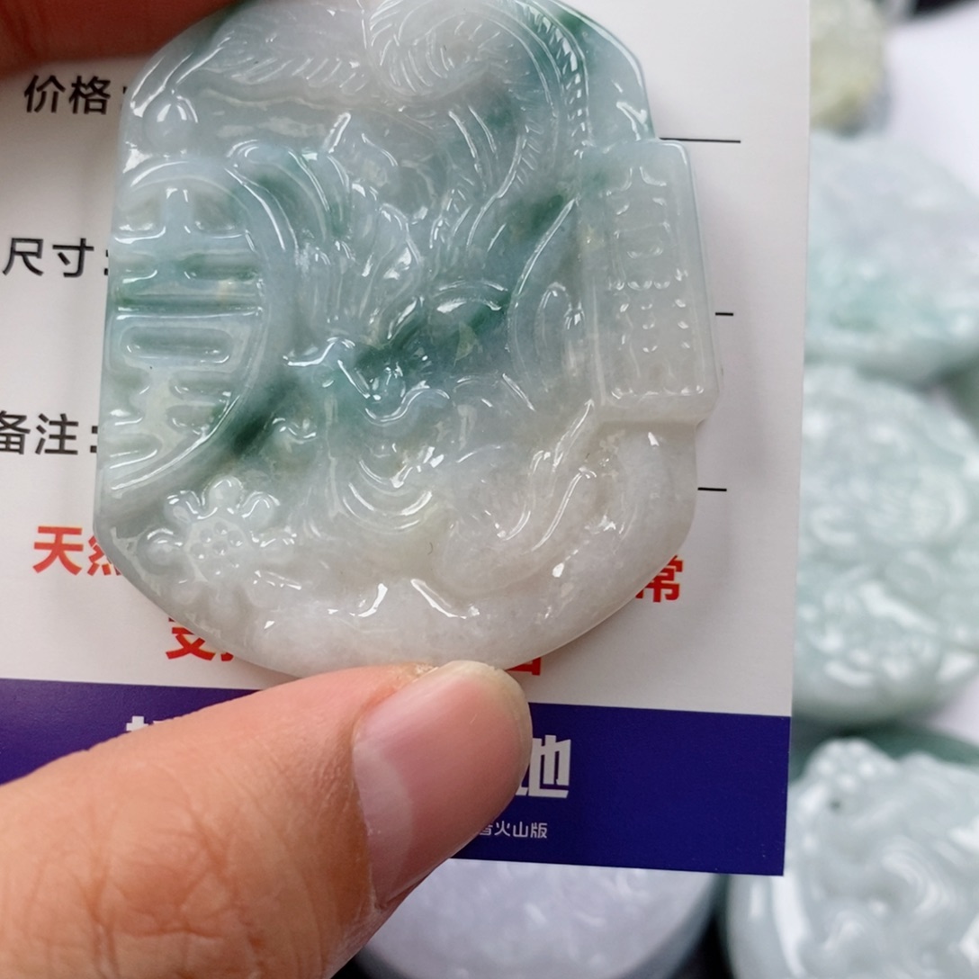 翡翠未镶嵌颈饰挂件