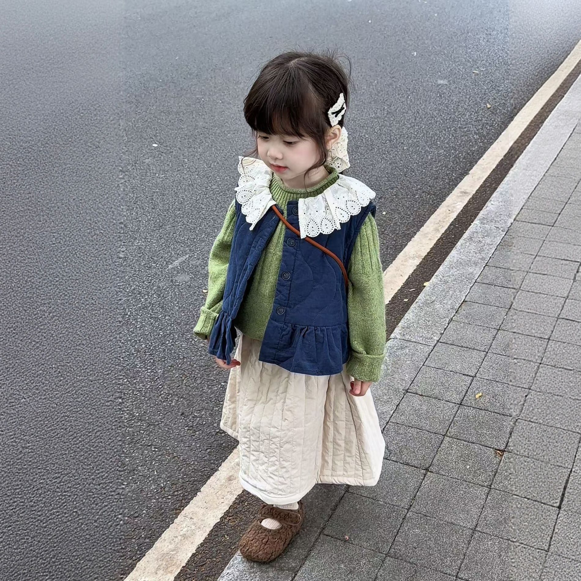 女童套装2025冬新款儿童新复古风马甲女宝宝加厚三件套31351