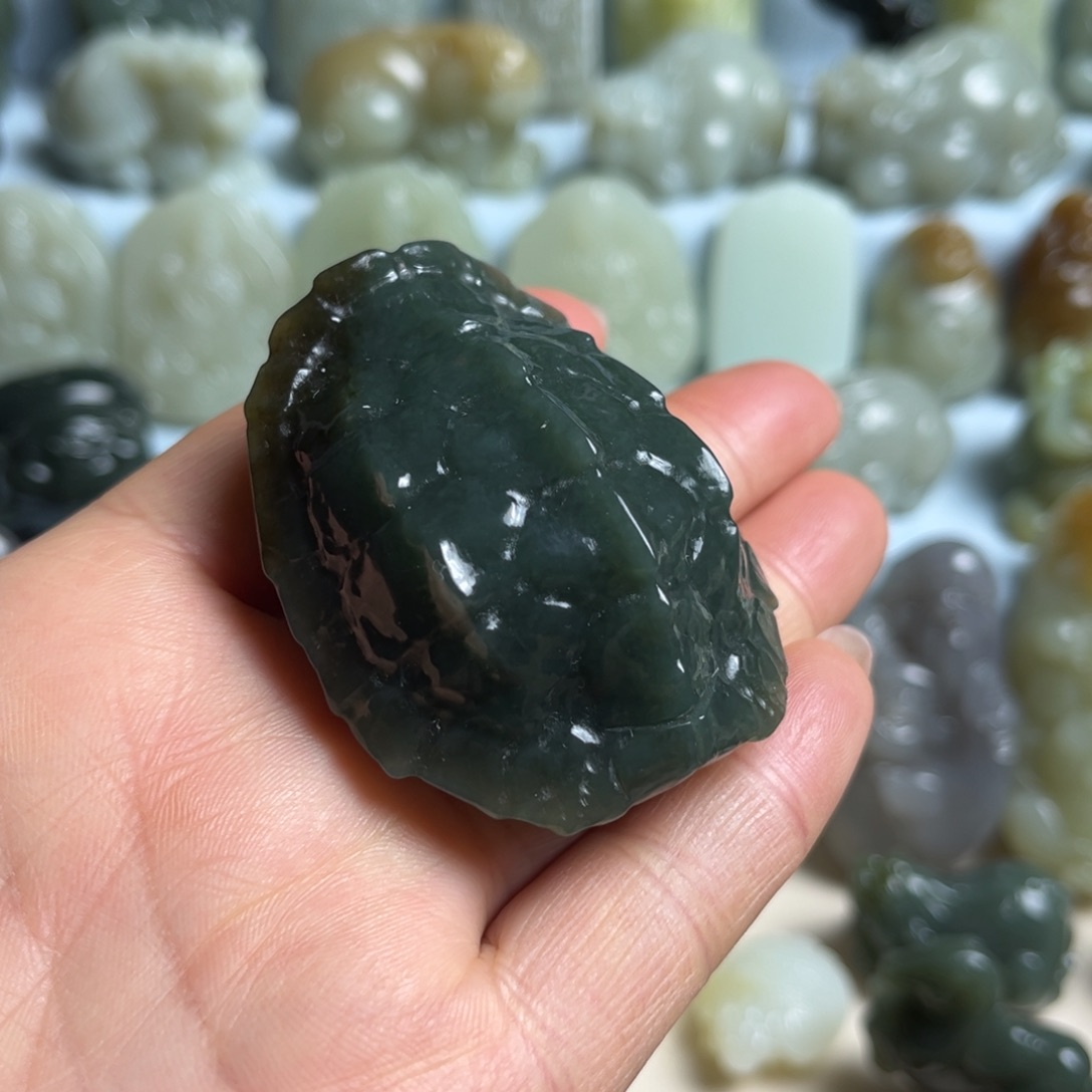 和田玉未镶嵌把件