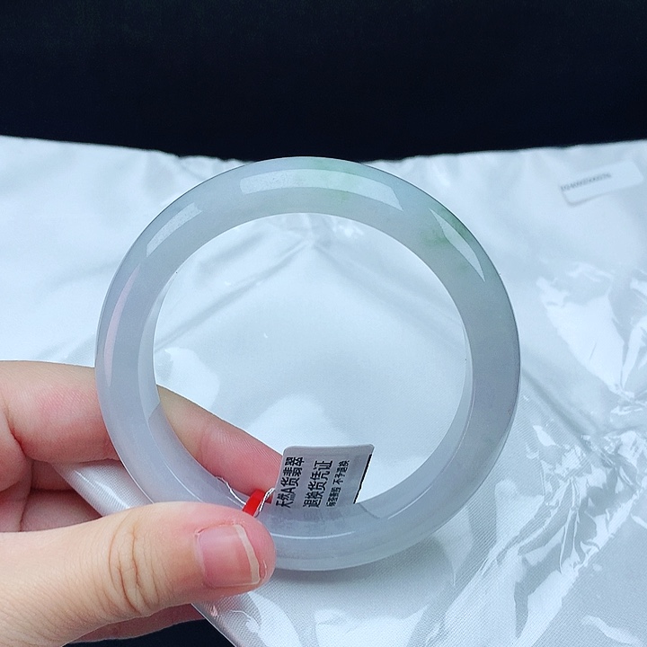 翡翠手镯未镶嵌54圈