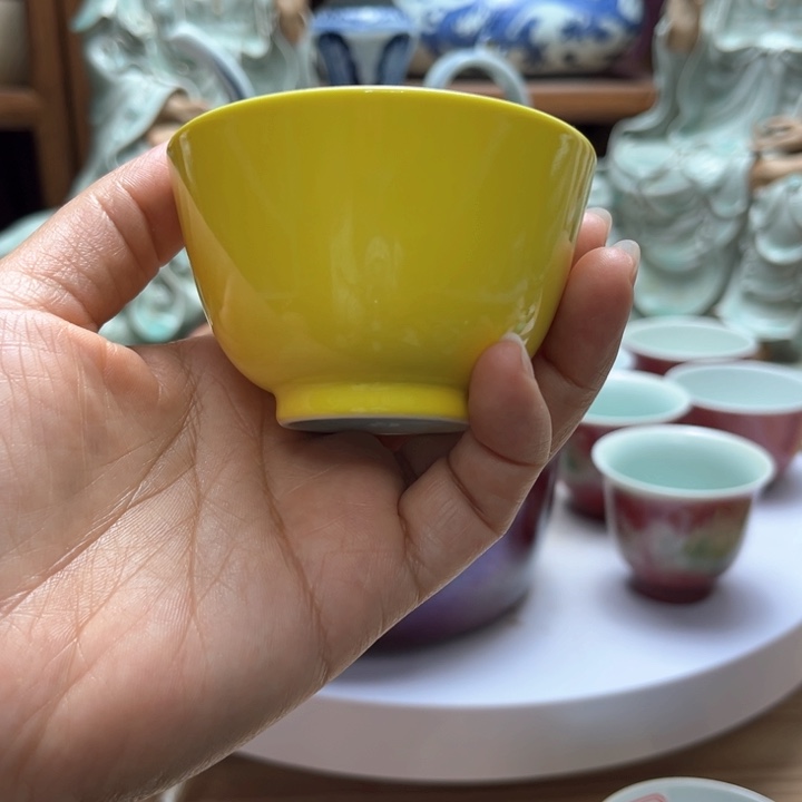 用*单色釉黄釉一件