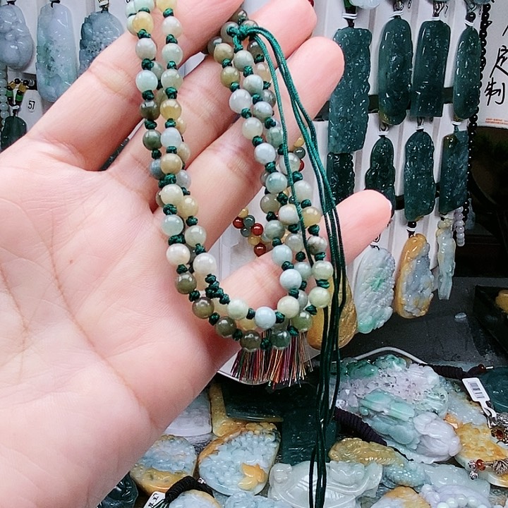 颈饰足铂镶嵌翡翠翡翠