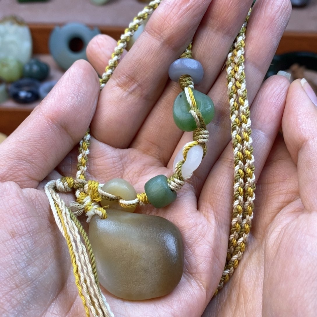 和田玉颈饰未镶嵌