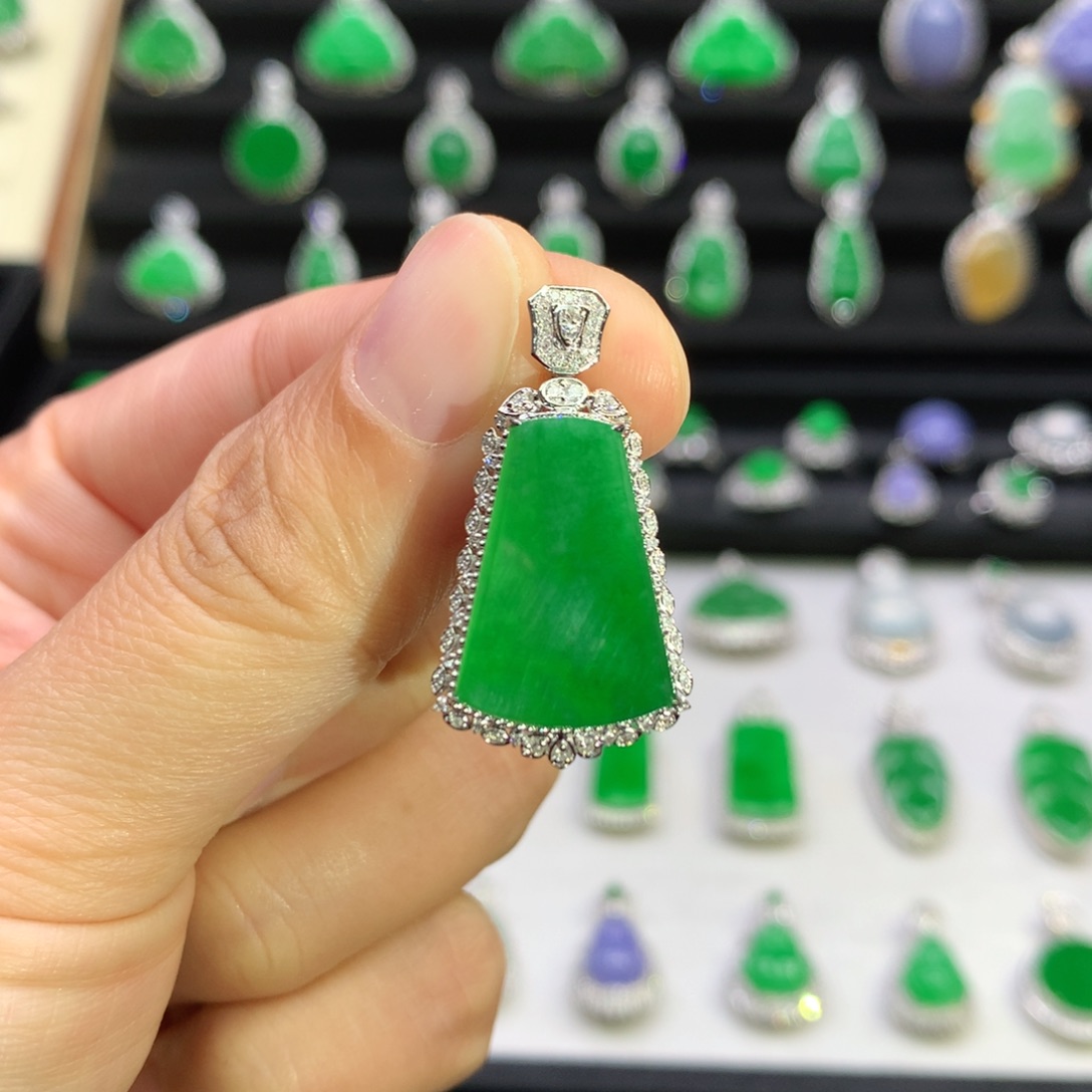 翡翠吊坠(不含链)18K金镶嵌