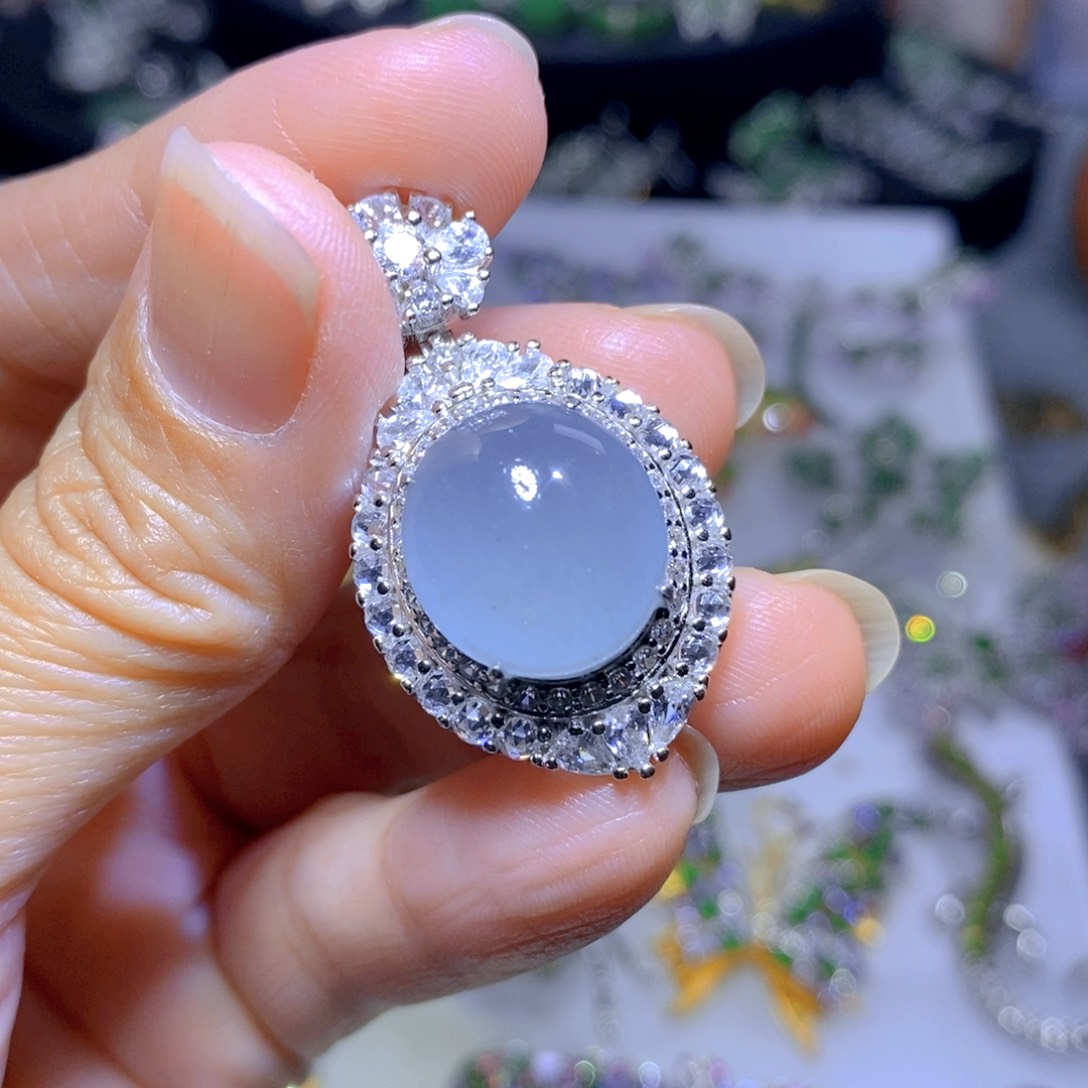 翡翠颈饰银S925镶嵌天然翡翠