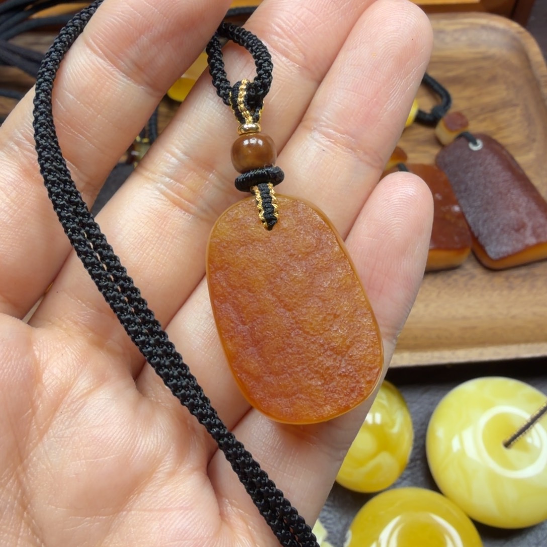 琥珀未镶嵌吊坠(赠链)