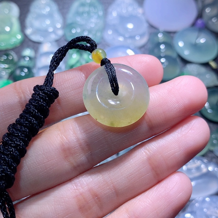 翡翠颈饰未镶嵌扣