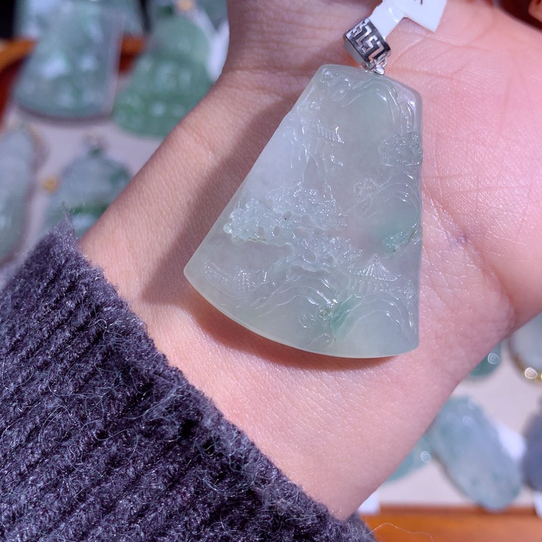 翡翠吊坠(不含链)18K金镶嵌山水牌