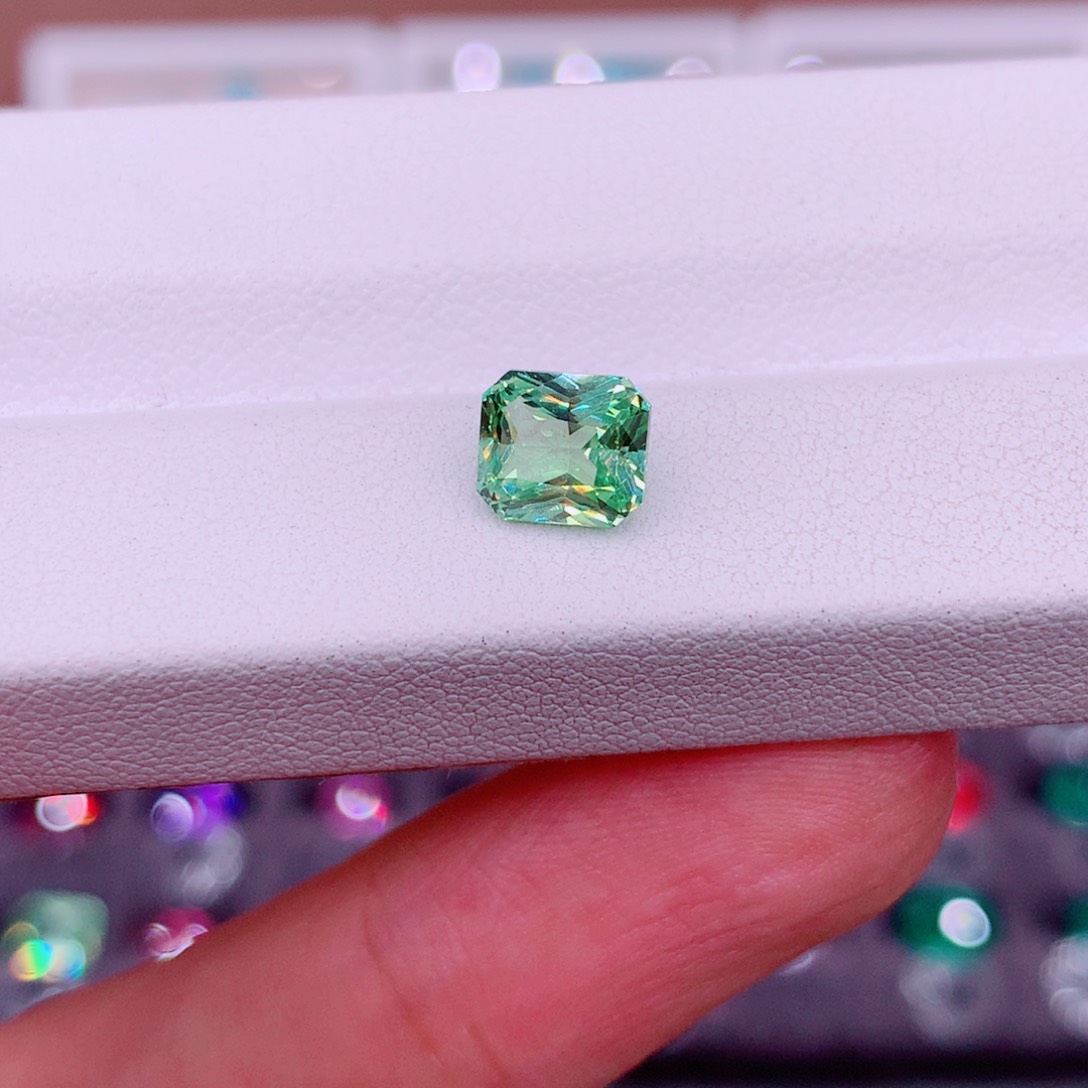 珠宝半成品未镶嵌翠榴石