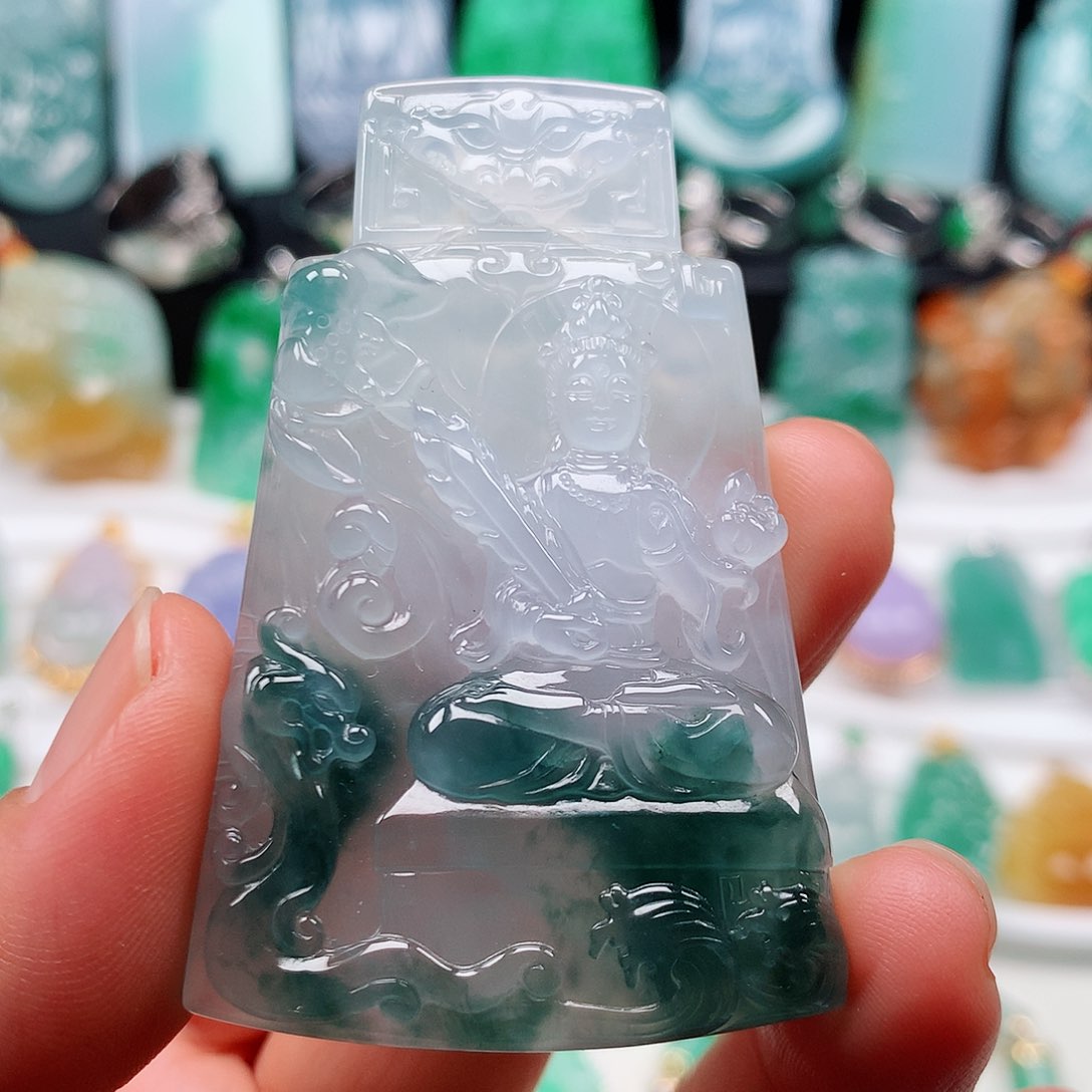 翡翠颈饰未镶嵌虚空