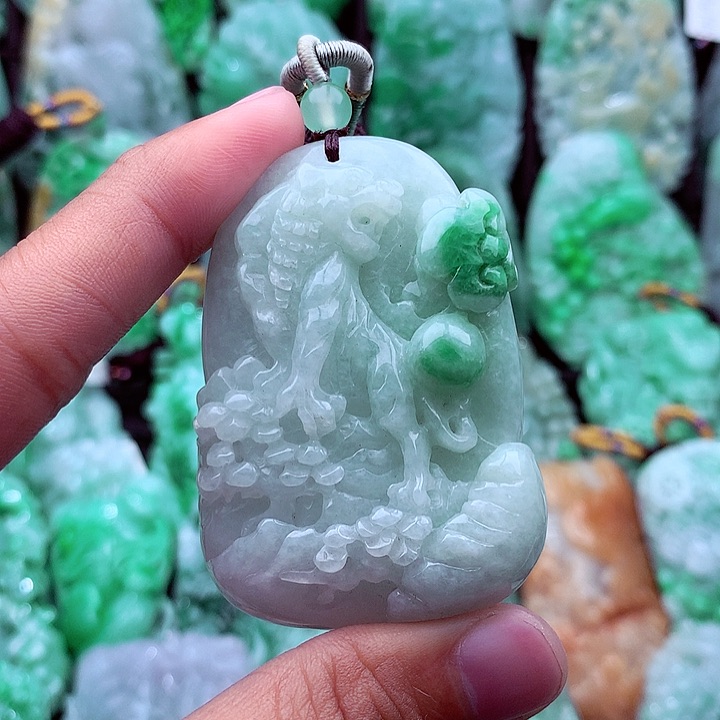 翡翠吊坠(不含链)未镶嵌是**呀