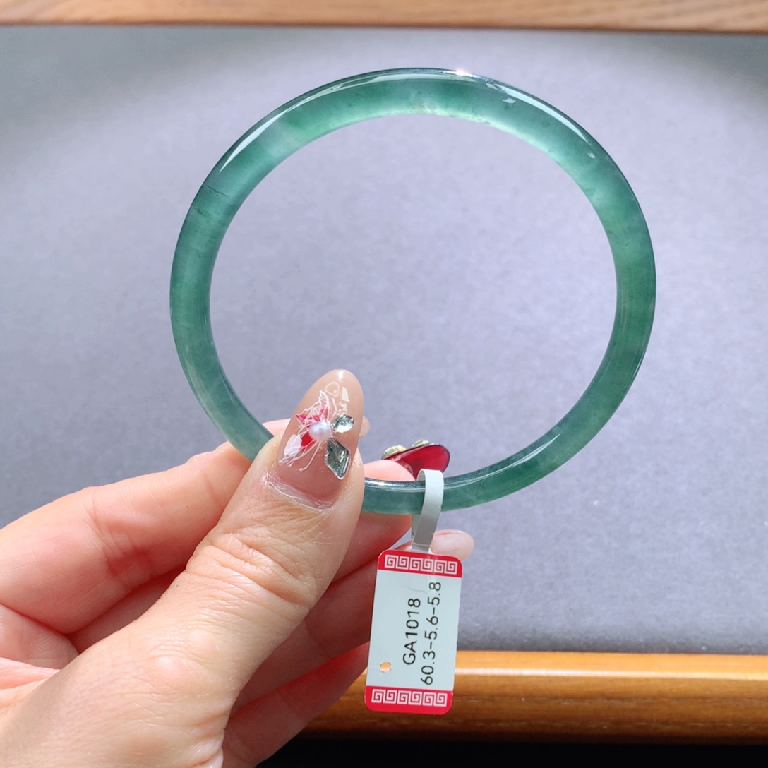 翡翠手镯未镶嵌天然翡翠手镯叮当镯