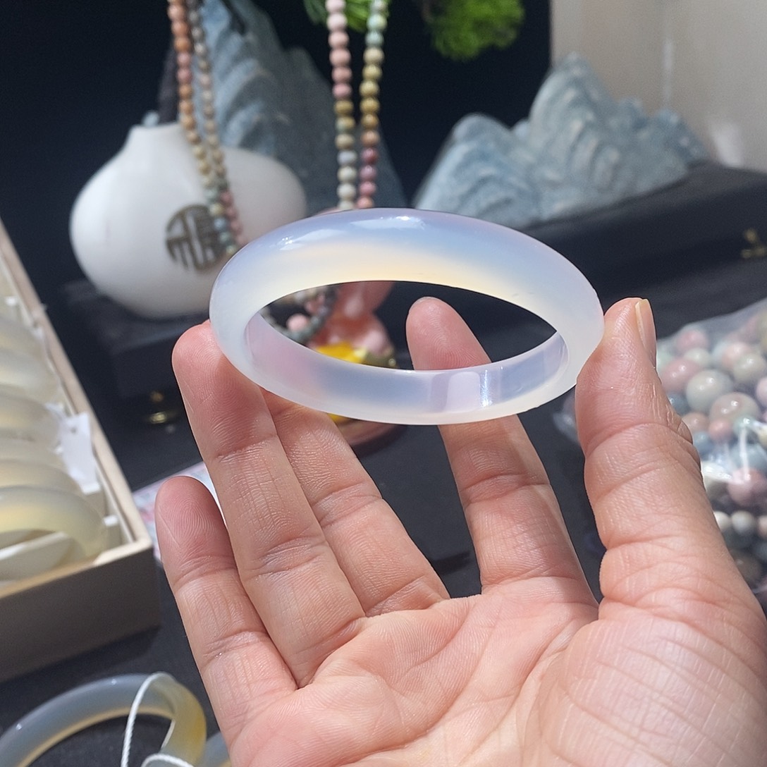 玛瑙/玉髓手镯未镶嵌56