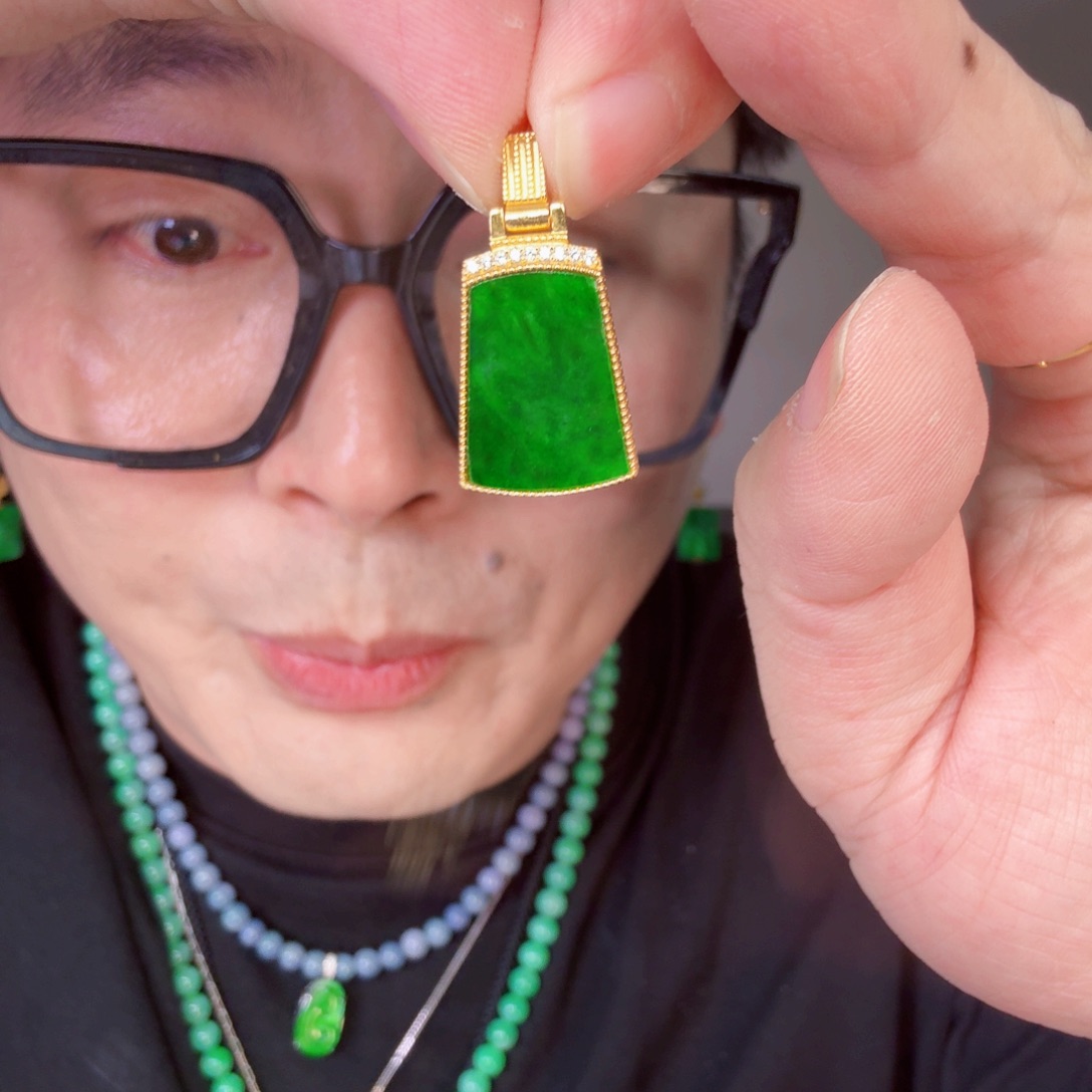 翡翠挂件未镶嵌一件