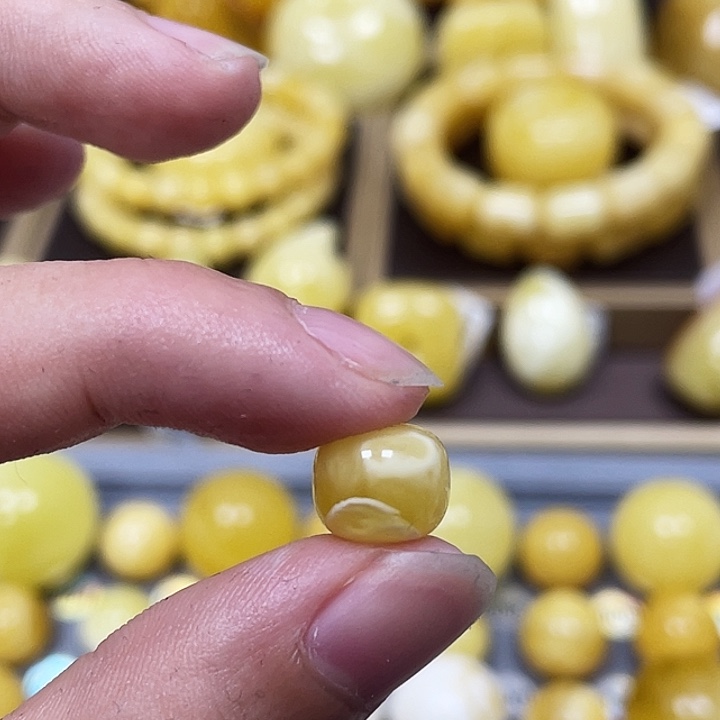 琥珀未镶嵌裸石10*8.5mm 