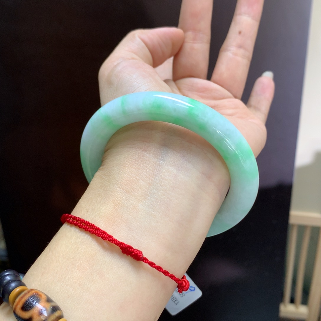 定制翡翠未镶嵌翡翠手镯