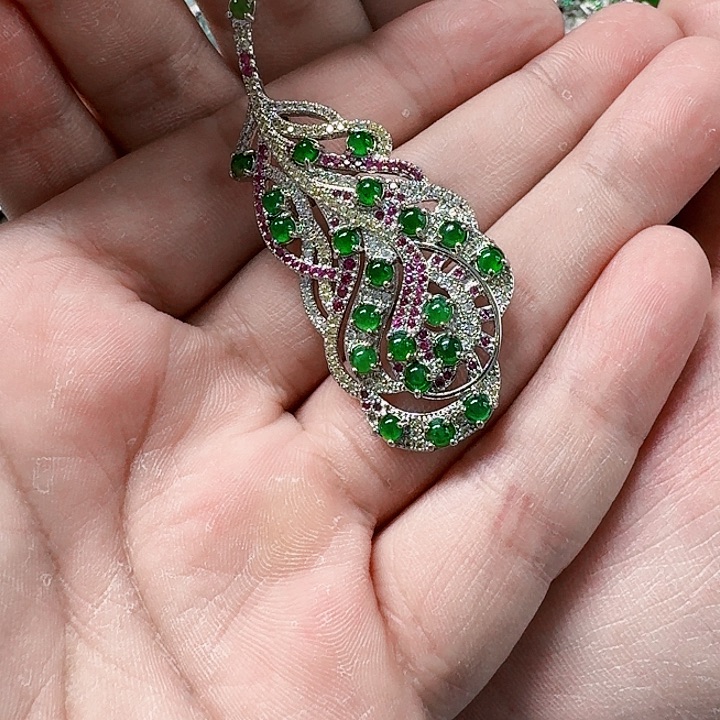 翡翠颈饰未镶嵌天然A货翡翠放漏