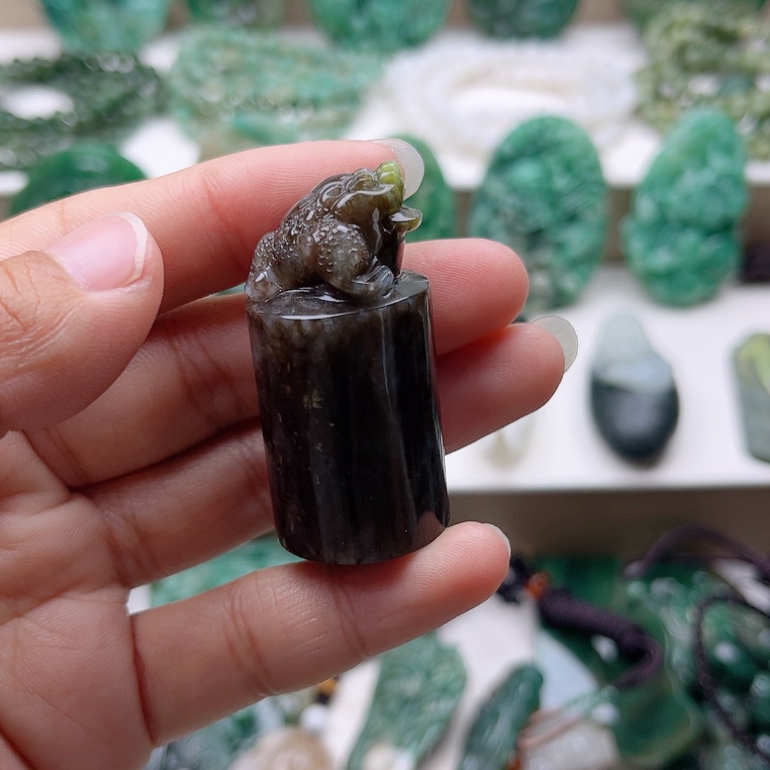 独山玉挂件未镶嵌