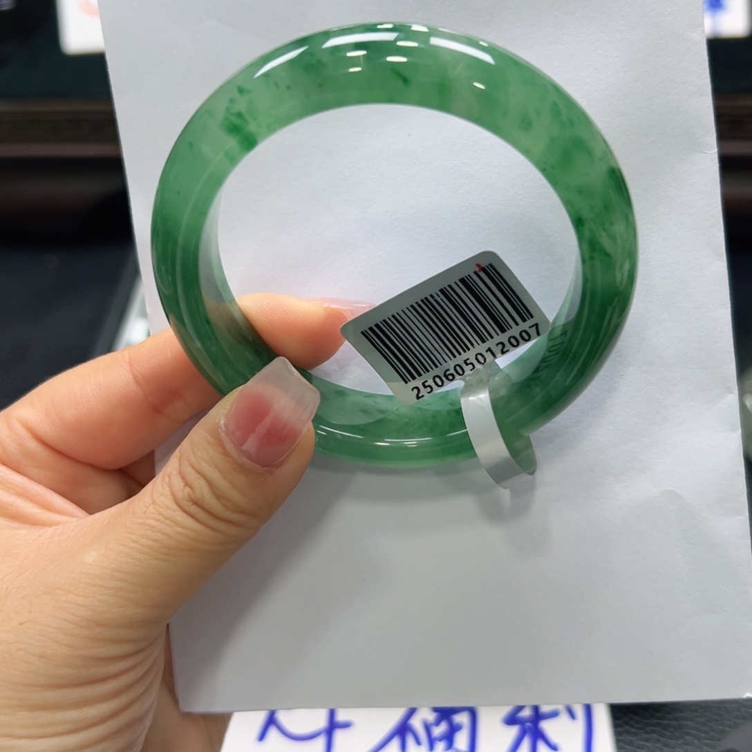 石英质玉（非洲翠）未镶嵌手镯