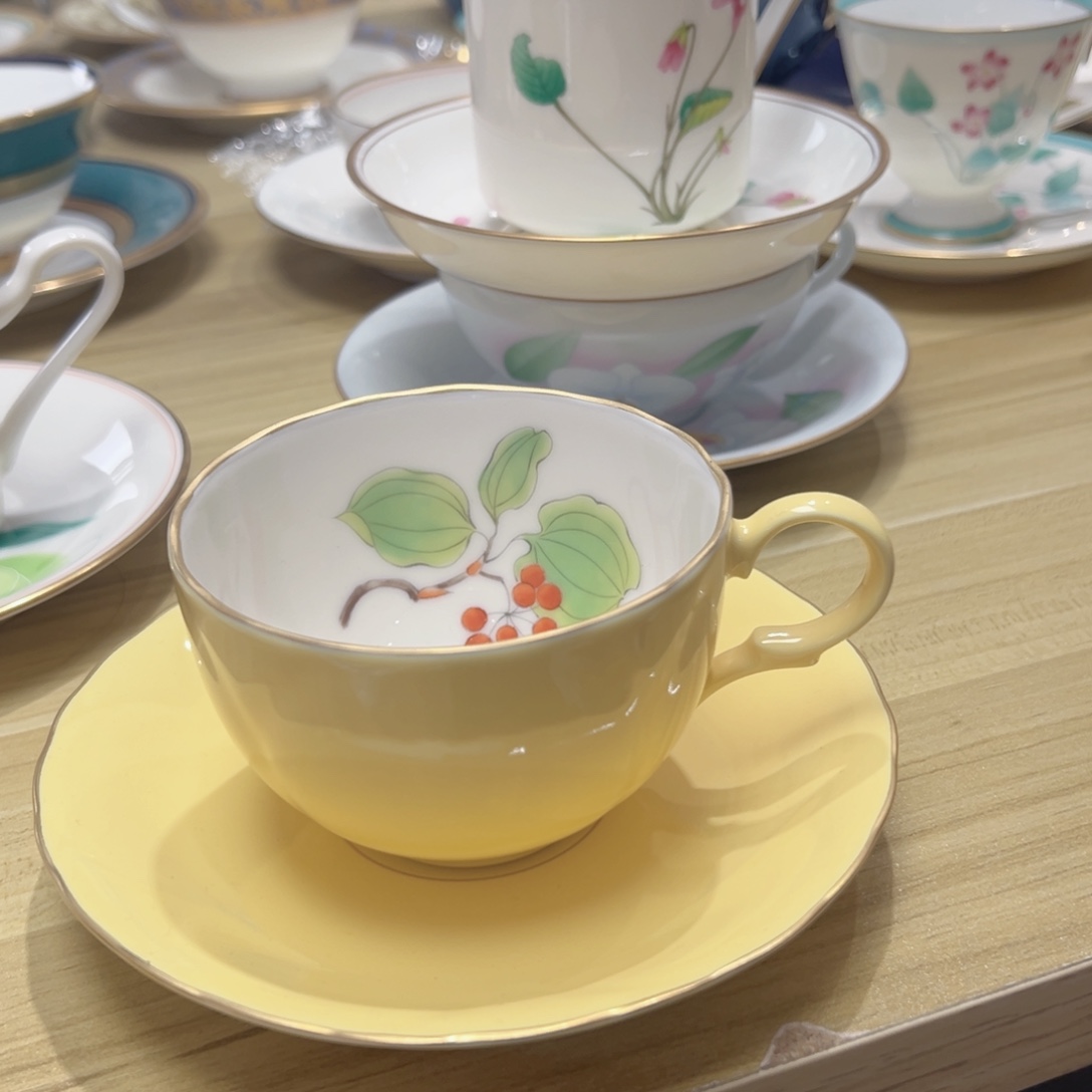 瓷片哈哈哈哈我的小可爱啊哈哈