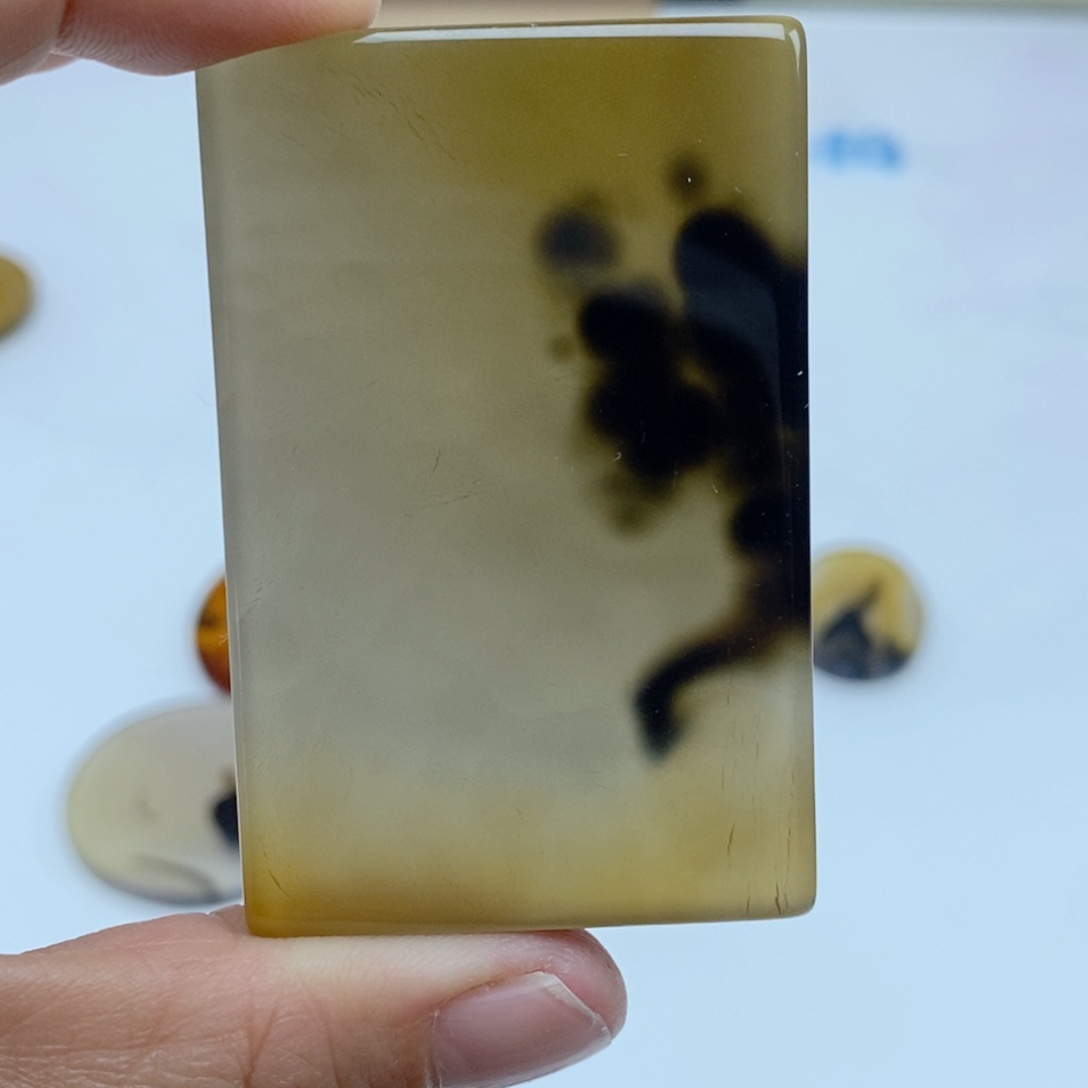 用***3玛瑙/玉髓未镶嵌珠宝半成品