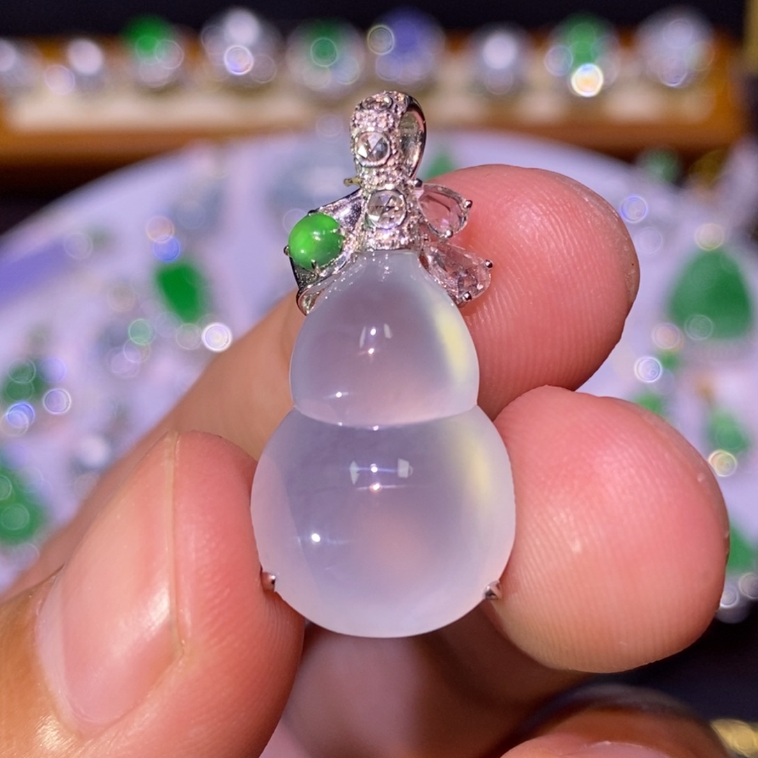 【闪购商品】颈饰18K金镶嵌翡翠
