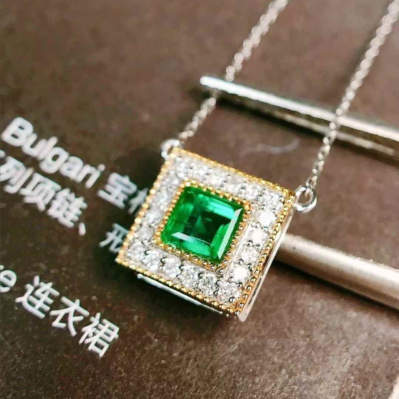 8囍珠宝 18k金 0.28ct 祖母绿项链 锁骨链大方耐看 复古高级 气质